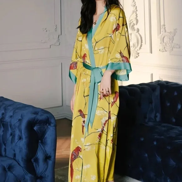 Gorgeous kimono robe - Picture 3 of 5